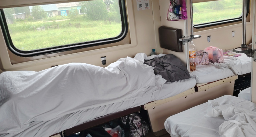 "На одной из остановок заходит женщина с годовалым ребенком и требует, чтобы я ушла со своей полки": что делать в такой ситуации