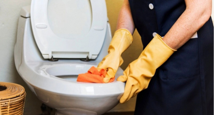 Почему нужно солить воду в унитазе — запомните раз и навсегда