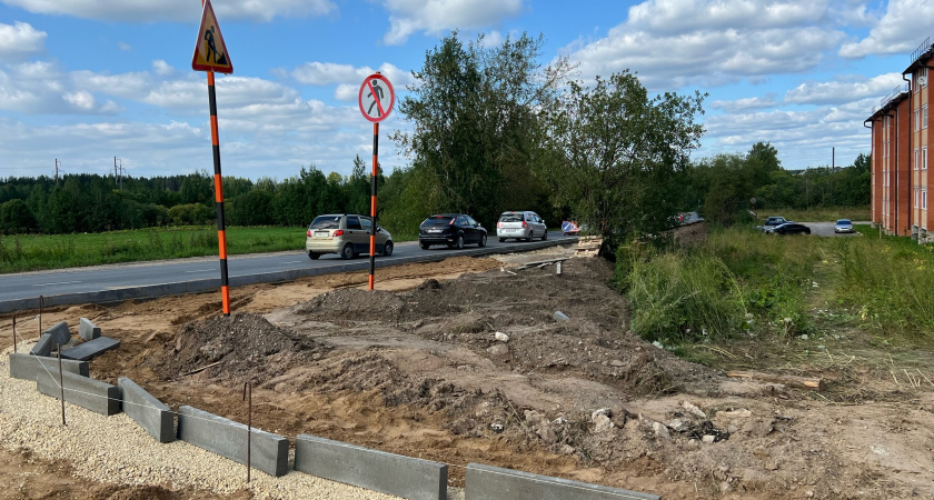 В развивающемся районе Сыктывкара обустраивают первый тротуар