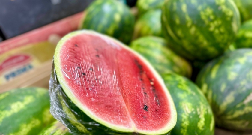 Один точный признак, который выдаст самый спелый и сладкий арбуз: вам понадобится только палец