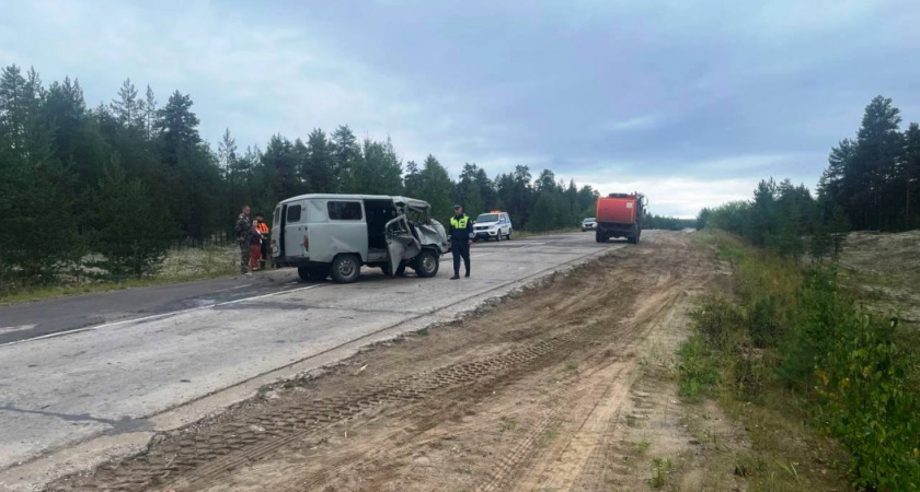 Двоих пострадавших в ДТП с "УАЗиком" доставили в Сыктывкар на вертолете