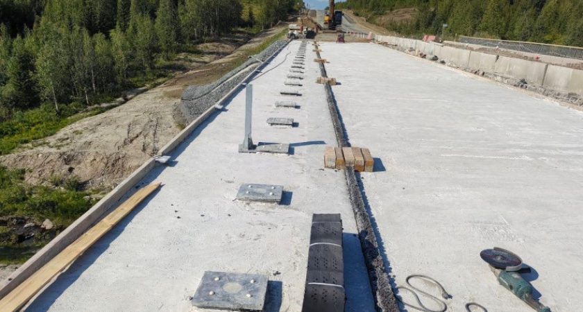 В Коми ремонтируют мост через реку Турунъель 