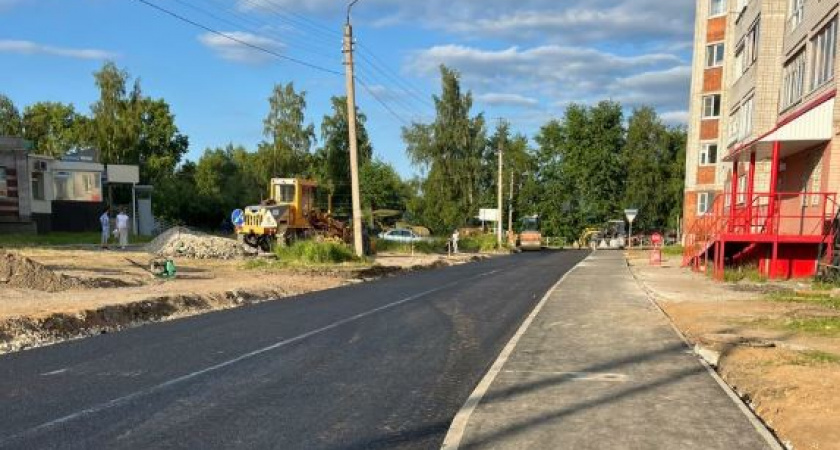В Сыктывкаре отремонтировали проезжую часть на улице Лесозаводская