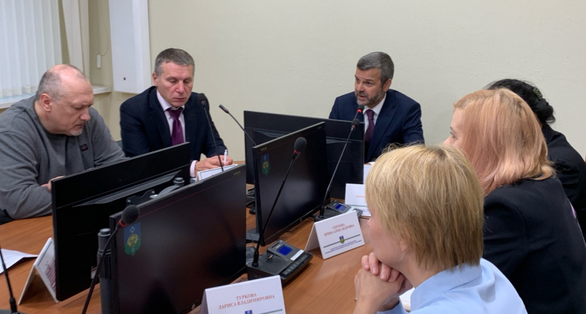 В сыктывкарской мэрии стартует первая планерка исполняющего обязанности руководителя города: прямая трансляция
