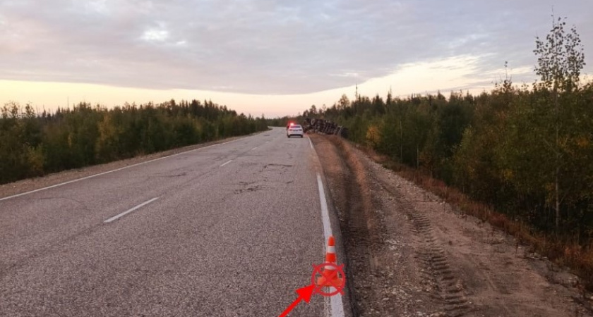 В Коми водитель большегруза опрокинулся в кювет