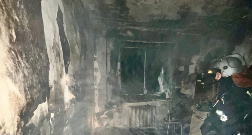 Пожарные спасли человека при возгорании в многоквартирном доме в Коми