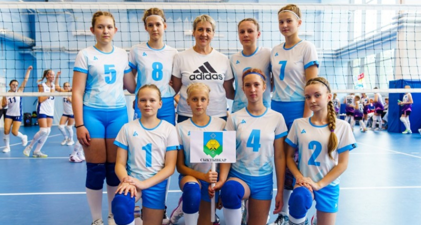 Волейболистки из Сыктывкара завоевали золото на престижном межрегиональном турнире