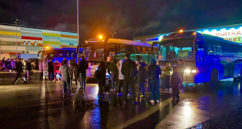 Около 200 детей поехали в лагерь "Черноморская зорька" на шестую смену