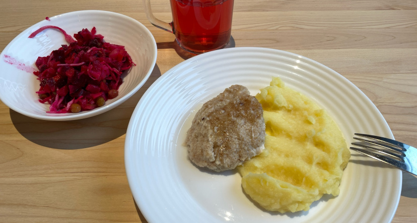 Сын устроился на подработку в Азбуку вкуса. Покажу, какая там зарплата и чем кормят работников в обед