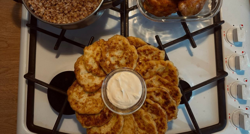 Жарю творожники из кулинарной книги 1952 г: пышные, румяные, с золотой корочкой, внутри кремовые - просто творожно-картофельное пирожное