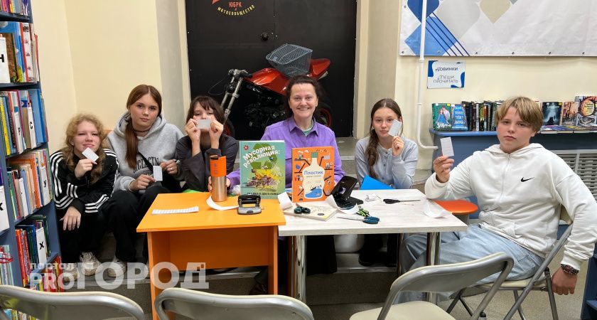 В Коми молодежь научили делать светоотражатели из старых карт