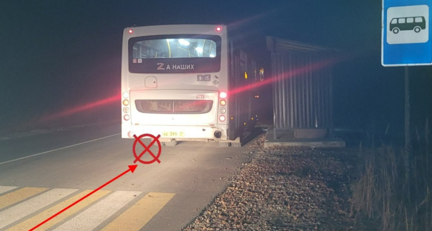 В Коми поездка на дачном автобусе завершилась для пенсионера госпитализацией