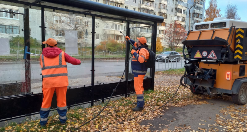 В Сыктывкаре началась масштабная "генеральная уборка" остановочных комплексов