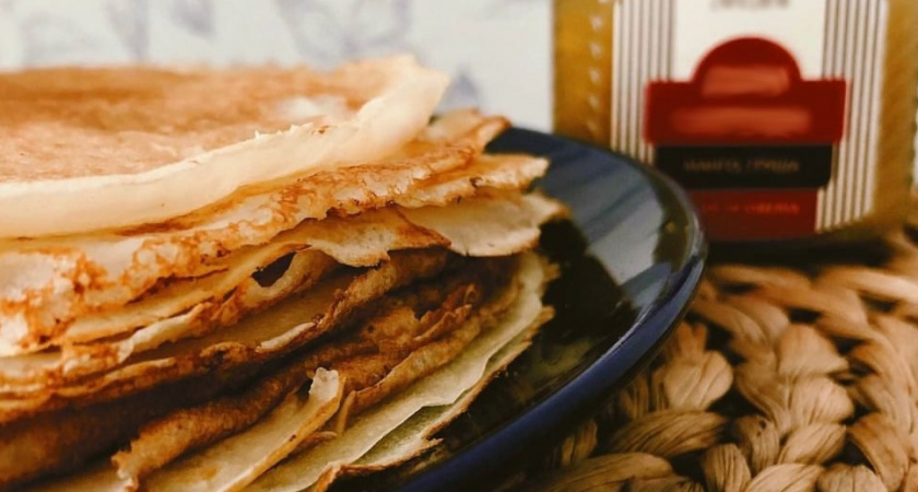 Блины всегда будут пышные с золотистым оттенком: налила в замес и на сковородку — эффект "вау" на глазах