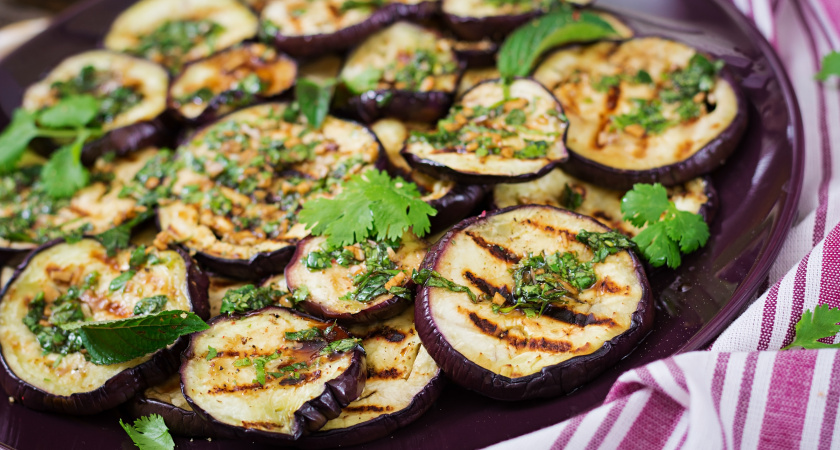 Раньше даже смеялся, что такое сочетание возможно. А теперь постоянно сам готовлю и в полном восторге — баклажаны по-милански