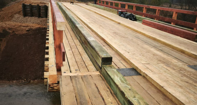 В одном из районов Коми в ноябре откроют обновленный мост через реку Кужъю