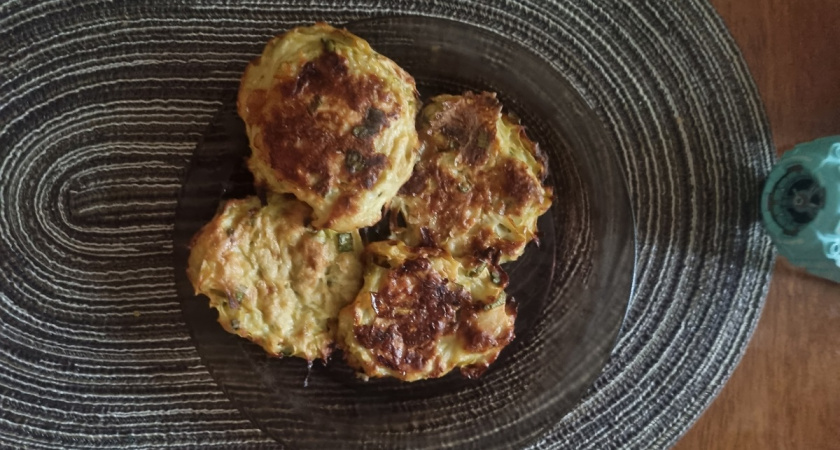 Ленивый завтрак: беру сыр и курицу — через 10 минут уже едим, турецкие лепешки дома, но в разы сочнее