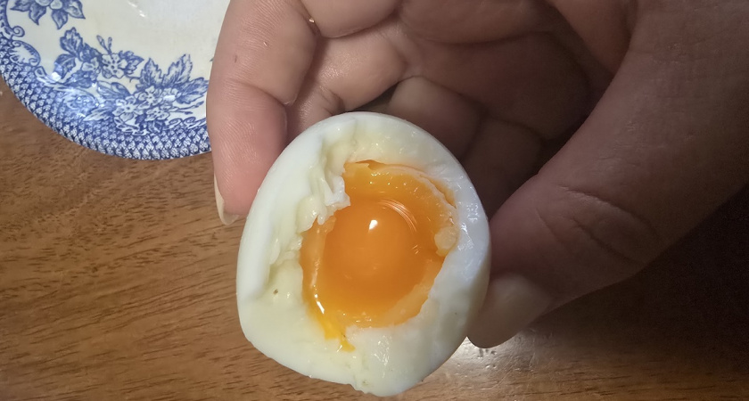 Это не соль: чем разбавить воду при варке яиц, чтобы скорлупа слезала одним касанием