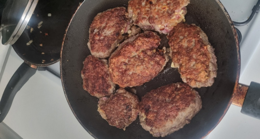 Этот ингредиент никогда не добавляла в котлеты, а напрасно: попробовала один раз — больше не могу иначе