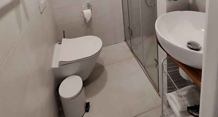 После одного случая всегда опускаю крышку унитаза и вам советую: почему нельзя держать ее открытым