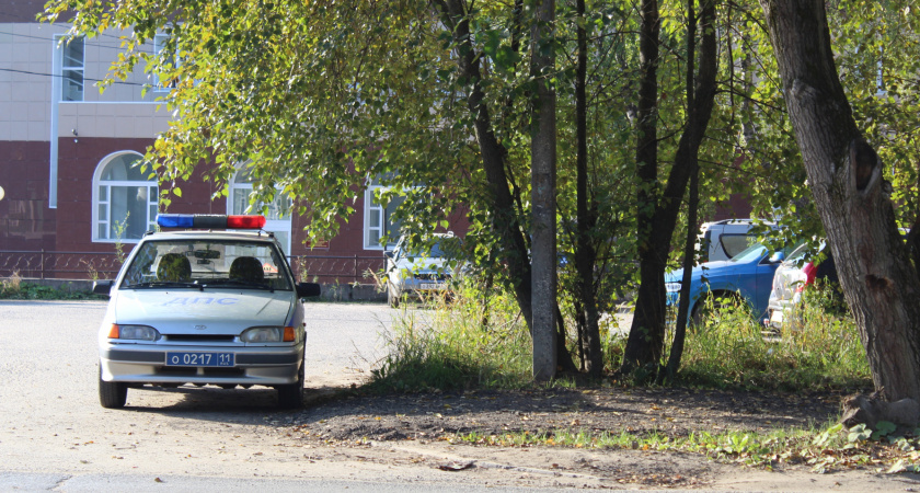 Обязан ли водитель допускать инспектора ГИБДД в салон автомобиля или багажник, а также обязан ли предъявлять аптечку