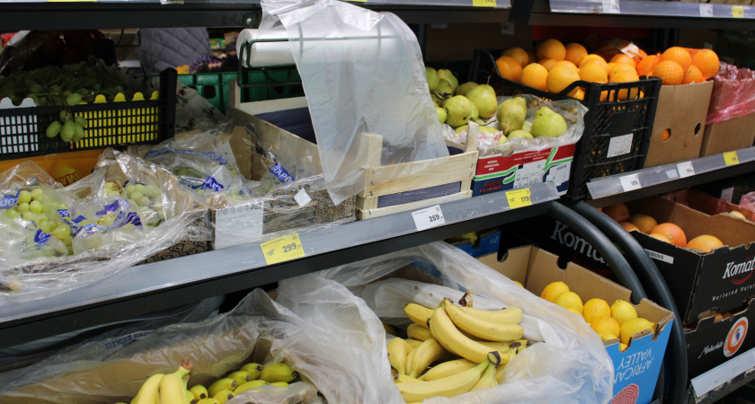 Для чего продавцы Магнитов и Пятёрочек забирают себе из ящиков с бананами маленькие незаметные пакетики