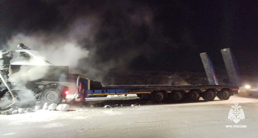 На трассе в Коми загорелся грузовик