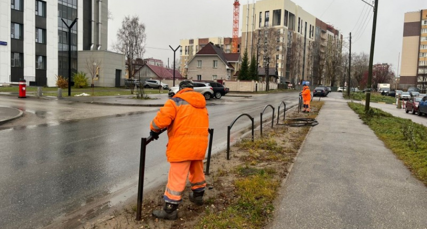 В Сыктывкаре дорожники убирают ограждения с обочин