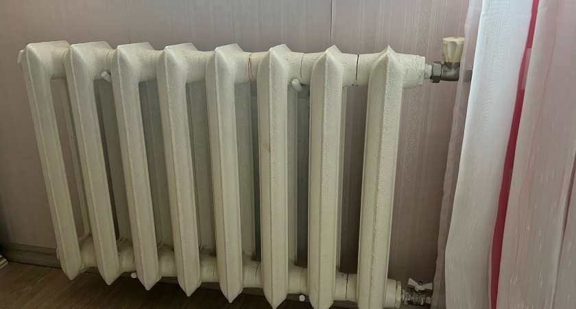 Авария на теплосетях оставила без отопления жителей центра Сыктывкара