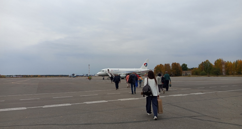 Стюардесса рассказала, почему в самолет никогда нельзя надевать джинсы или кроссовки