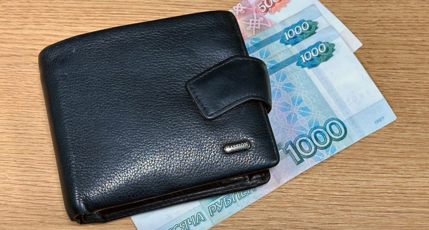 В Коми нашли три фальшивые пятитысячные купюры 