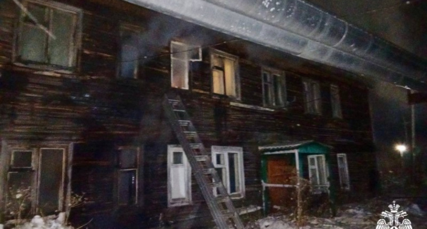 В одном из сел Коми вспыхнул многоквартирный жилой дом 
