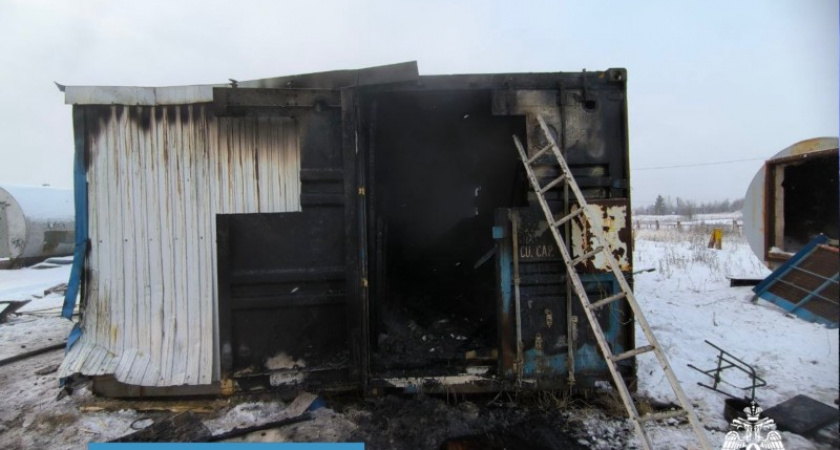 В Коми за сутки горели дома, бани и временные строения