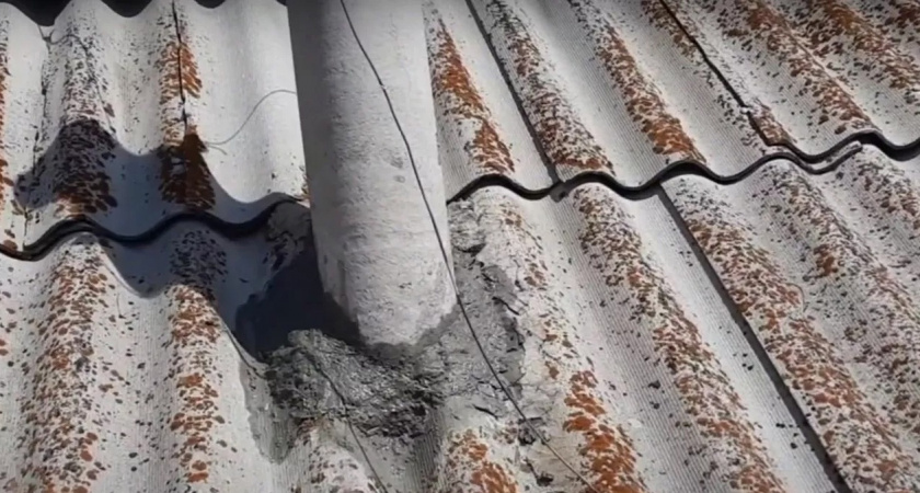 Надежная герметизация на века: чем заделать отверстие вокруг дымохода в кровле из шифера — смесь из 2 компонентов