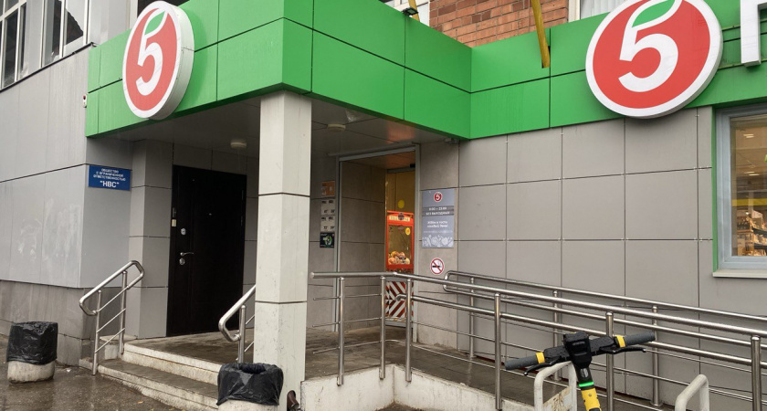 Зачем продавцы "Магнитов" и "Пятёрочек" забирают себе маленькие незаметные пакетики из ящиков с бананами