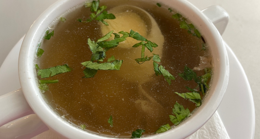 Ученые назвали самый вредный суп: в России его готовят почти в каждой семье