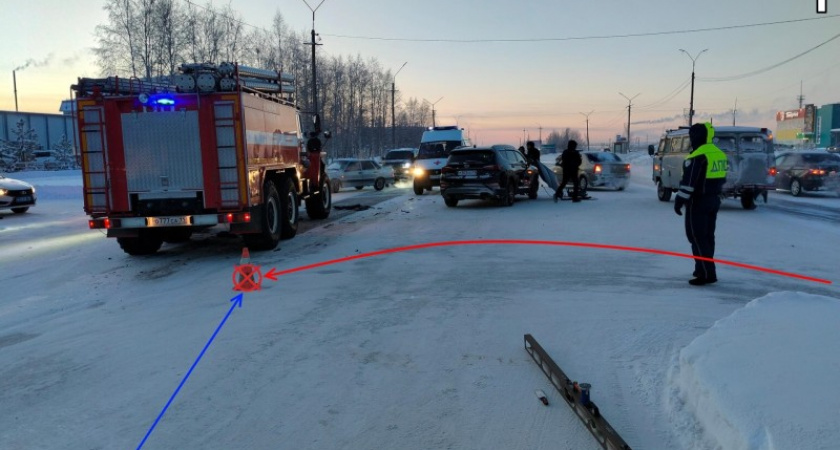 В Коми иномарка врезалась в машину МЧС с включенными маячками