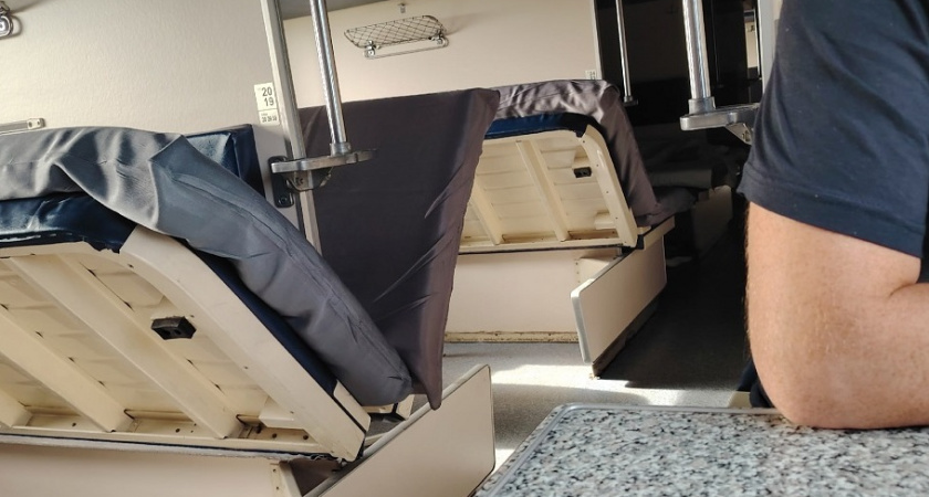 Выкупила нам с сыном все купе, а проводница посадила к нам трех вахтовиков - это что за новые правила от РЖД