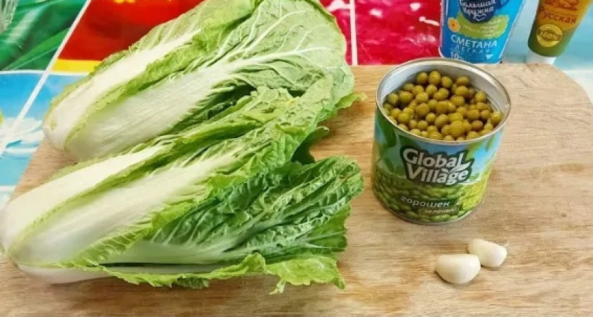 «Сметете» всю пекинку в магазине: вкусный и сытный салат на скорую руку — 7 минут, и она на столе