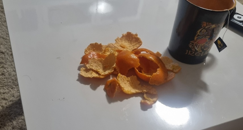 Мандариновые корки заливаю уксусом — и всю зиму не нарадуюсь своему хитрому трюку: рабочий лайфхак для опытных хозяек