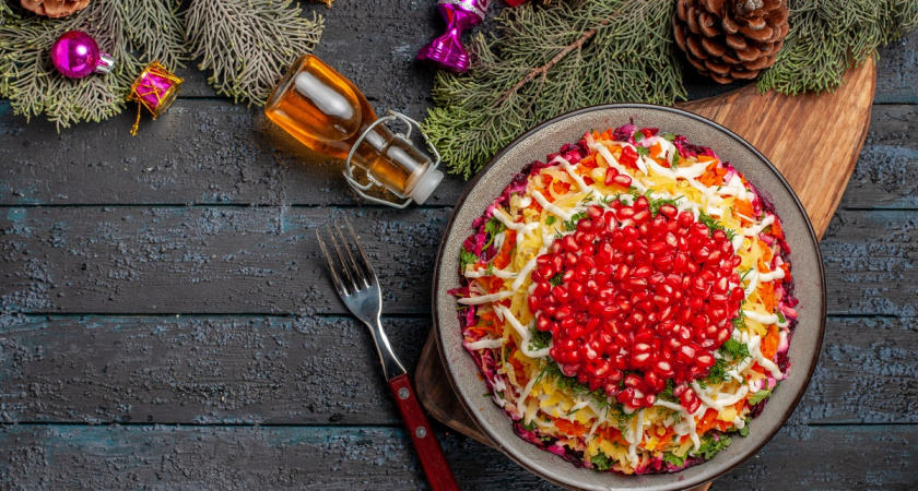 Шикарный салат "Конь-огонь" вместо надоевших "Оливье" и "Шубы": поразит всех гостей