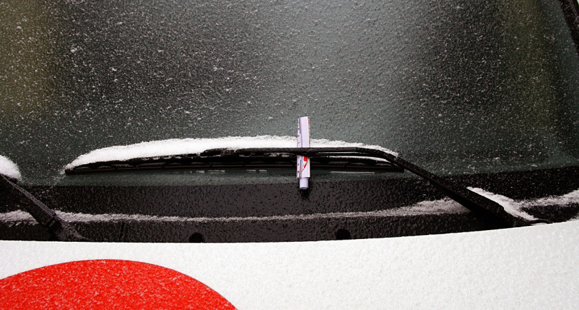 Не меняйте дворники на машине: пара минут – и идеальный прижим к стеклу обеспечен: простецкий метод