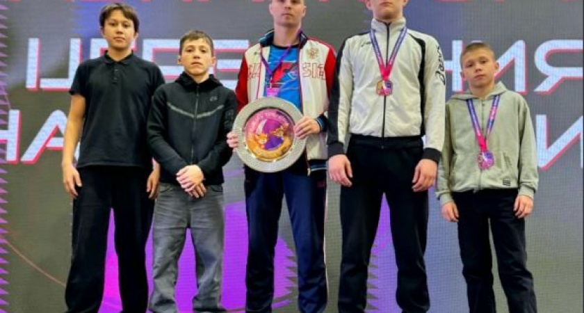 Спортсмены из Коми завоевали "золото" и "бронзу" на соревнованиях по вольной борьбе