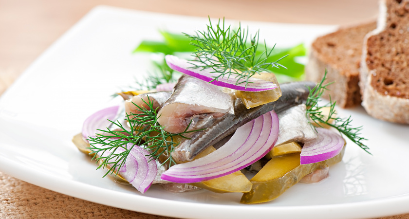 С виду скумбрия, а на вкус вкуснее семги. Простой "фокус" с горчицей и обычная рыба превращается в настоящий деликатес