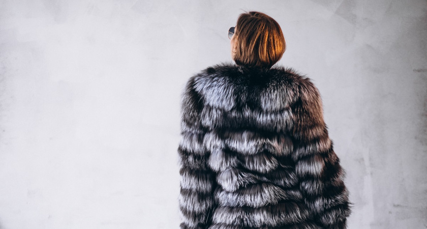 Искусственный мех покоряет тренды: шубы и куртки стали хитом зимы-2025/26