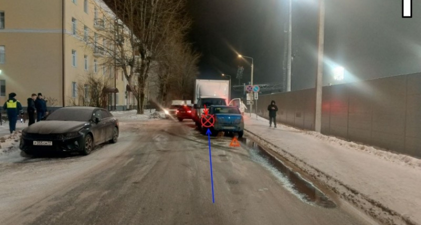 В Сыктывкаре произошла авария с участием грузовика и иномарки: водитель авто выехал на "встречку"