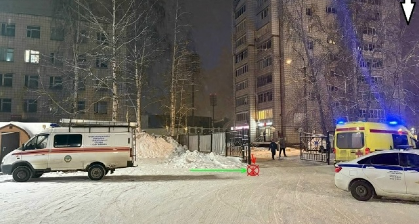 В Сыктывкаре неопытный водитель Nissan сбил 21-летнюю девушку 