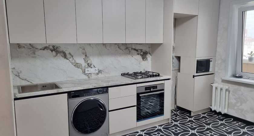 Чистота на кухне за 10 минут: как вернуть блеск плите, вытяжке, фартуку и фасадам — волшебное средство от жира