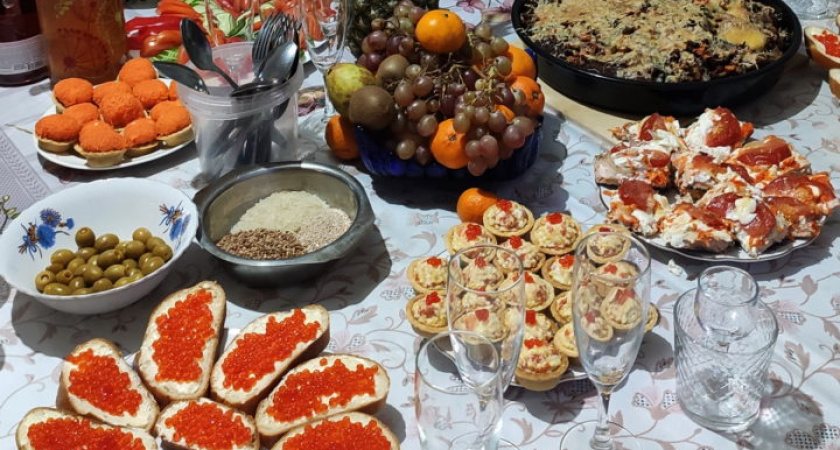 Новогоднее меню за 3 часа до боя курантов: закуски, салаты, горячее и десерты. От чистого стола до богатого застолья ровно за 180 минут