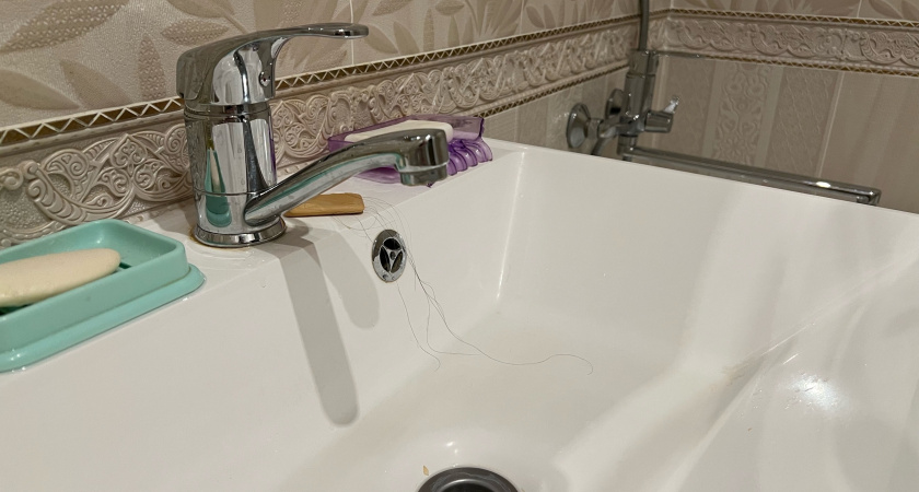 Сыктывкарцам объяснили, почему горячая и холодная вода в квартире смешивается